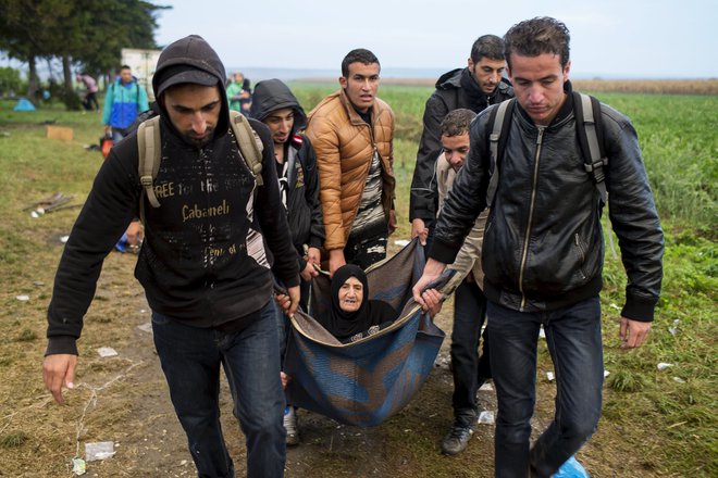 Begunci so na balkanski begunski poti pogosto tarča nasilja obmejnih organov. FOTO: Marko Djurica/Reuters&nbsp;