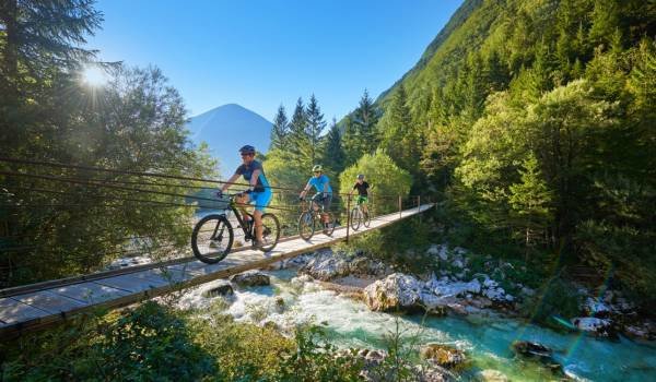 V aplikacijo Rouvy so naložene etape kolesarskih tras po Sloveniji, vsem 418.000 registriranim uporabnikom aplikacije pa je bilo posredovano povabilo, da jih prevozijo.&nbsp;FOTO: I feel Slovenia