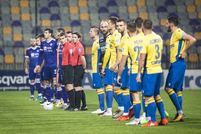 Dvoboj nekdanjih prvakov med Mariborom in Koprom ni razočaral gledalcev pred TV zasloni. FOTO: Jure Banfi/Sobotainfo