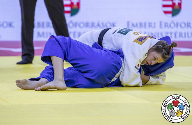 Tina Trstenjak je v finalu strla odpor Venezuelke Anriquelis Barrios. Foto Gabriela Sabau/IJF