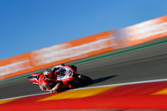 Italijan Franco Morbidelli (Yamaha SRT) je bil zmagovalec motociklistične dirke za VN Teruela v španskem Alcañizu v elitnem razredu motoGP. Za Morbidellija je bila to že zmaga druga v sezoni, dobil je že dirko v Misanu. FOTO: Pierre-philippe Marcou/Afp