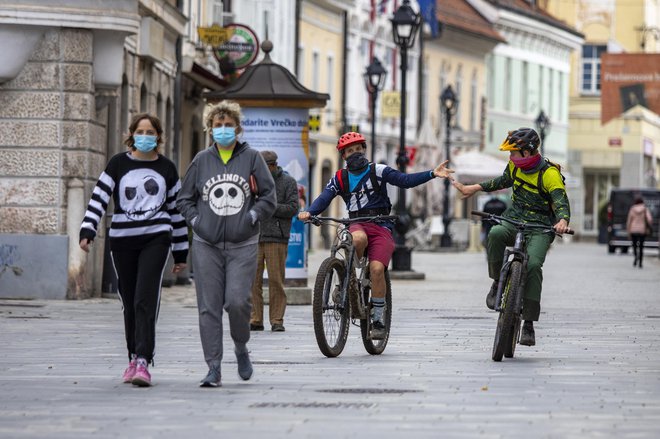 Na Gorenjskem je 2883 aktivnih primerov okužbe z novim koronavirusom. FOTO:&nbsp; Voranc Vogel/delo