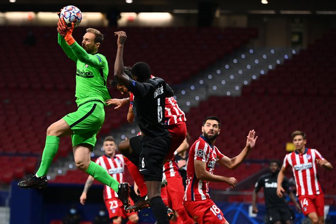 Jan Oblak je moral s soigralci zelo garati za zmago proti Salzburgu. FOTO: Gabriel Bouys/AFP