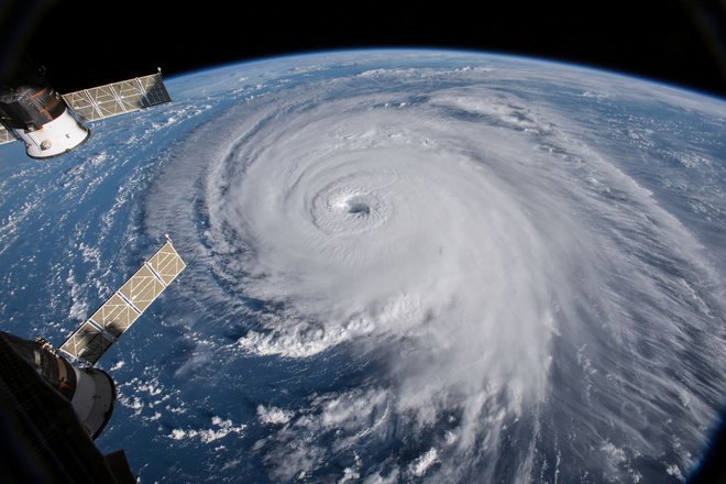 Astronavti posredujejo tudi fotografije naravnih katastrof, kot so orkani ali požari. FOTO: Nasa/Reuters
