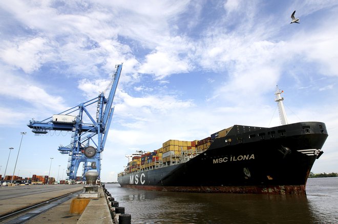 Razlaganje ladje Mediterranean Shipping Company v New Orleansu, fotografija z junija 2010.&nbsp;&nbsp;Foto Sean Gardner / Reuters Reuters Pictures