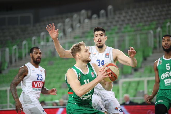 Jaka Blažič med zadnjim dvobojem z Budućnostjo 9. marca. FOTO: ABA