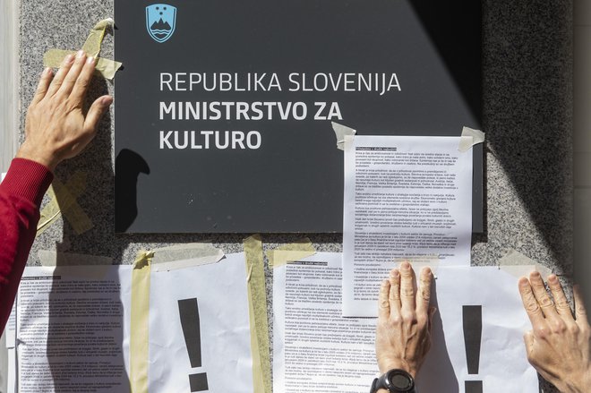 Protest kulturnikov pred ministrstvom za kulturo. FOTO: Voranc Vogel/Delo