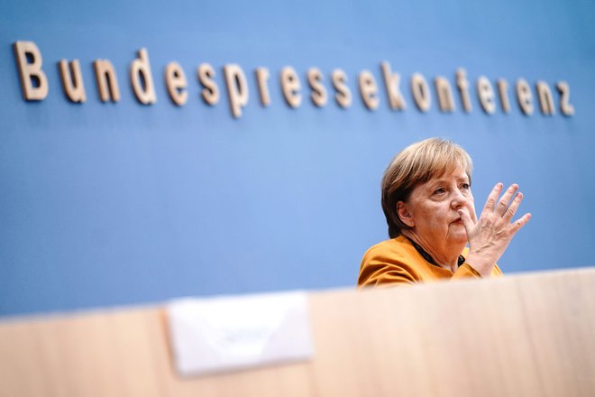 Nemška kanclerka Angela Merkel je na novinarski konferenci, na kateri je pojasnjevala razloge za vnovično zaprtje javnega življenja, med drugim pozvala ljudi k solidarnosti in razumnosti. Foto Kay Nietfeld/AFP