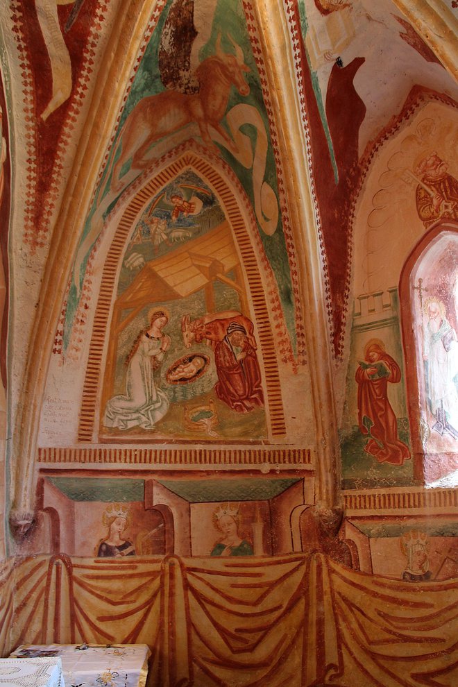 Freske iz cerkve na Vrhu nad Želimljami. Foto: Simona Fajfar/Delo