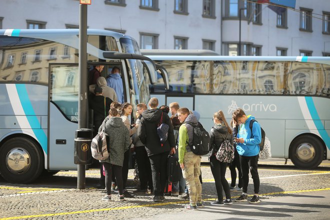 Gospodarska zbornica Slovenije v sodelovanju z obrtno vladi v okviru šestega protikoronskega zakona za dejavnost prevoza potnikov predlaga tri ukrepe. FOTO: Leon Vidic/Delo