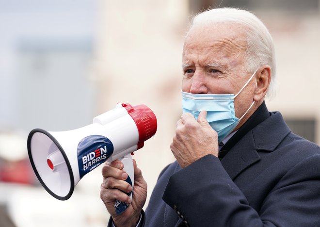 Demokratski kandidat Joe Biden je kampanjo zaključil v rojstnem mestu Scranton, Pensilvanija. FOTO: Kevin Lamarque/Reuters