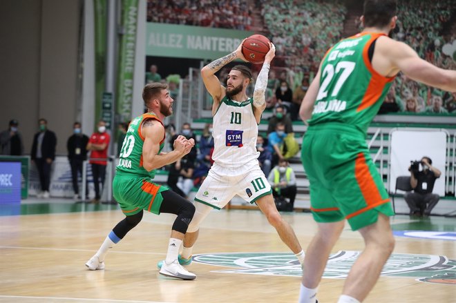 Na septembrski tekmi je bil prvi strelec Nanterra krilo Isaia Cordinier (z žogo). FOTO: Eurocup