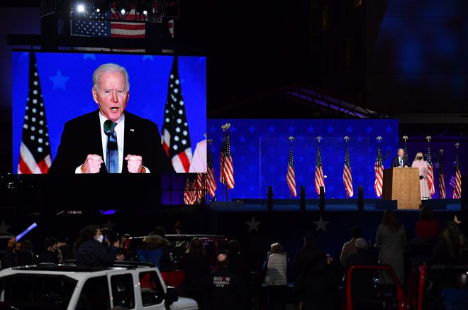 Joe Biden med nočnim nastopom v Wilmingtonu.&nbsp;FOTO: Angela Weiss/AFP