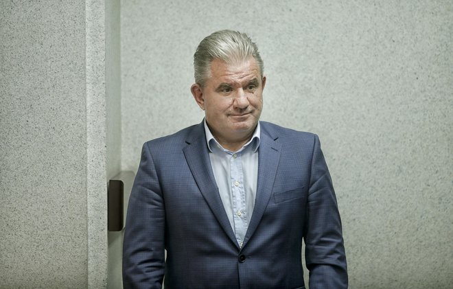Minister za okolje in prostor Andrej Vizjak ostaja v samoizolaciji. FOTO: Blaž Samec/Delo