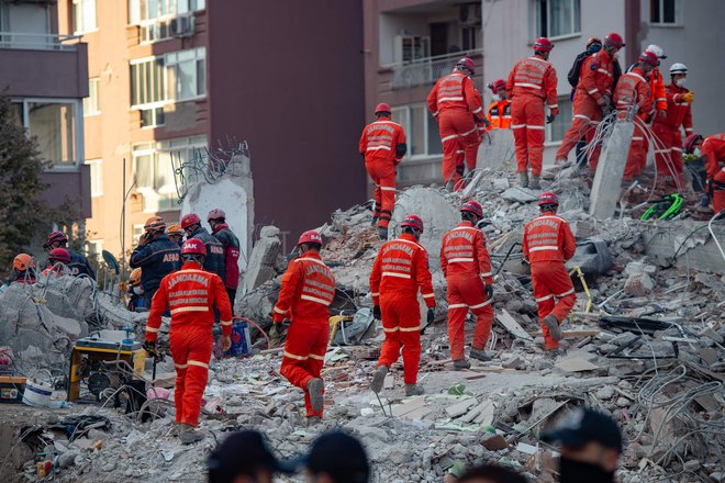 Reševalci so končlali iskanje morebitnih preživelih. FOTO: Yasin Akgul/AFP