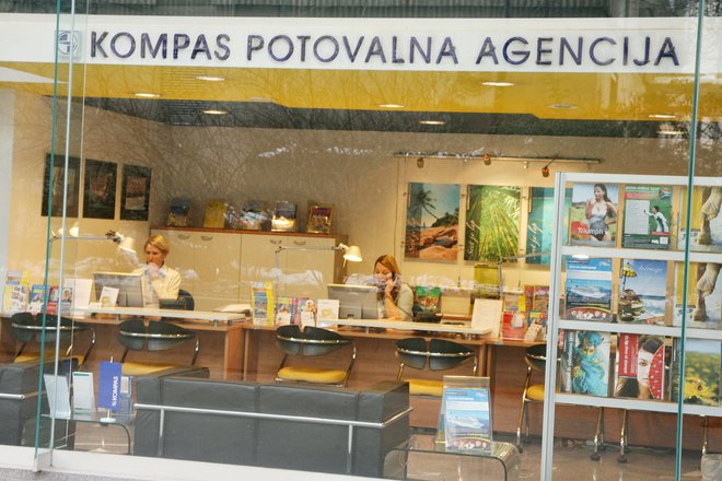 Kriza zaradi koronavirusa je izpraznila poslovalnice turističnih agencij. FOTO: Leon Vidic
