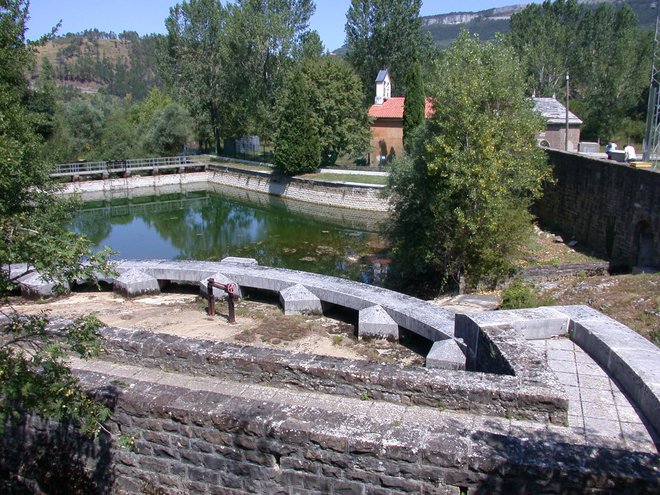 Oskrba prebivalstva s pitno vodo slovenske Istre in kraškega zaledja se zaradi pomembnosti, zahtevnosti in kompleksnosti uvršča med prioritetne naloge v programu izvajanja nacionalnih projektov državne infrastrukture. Foto Boris Šuligoj