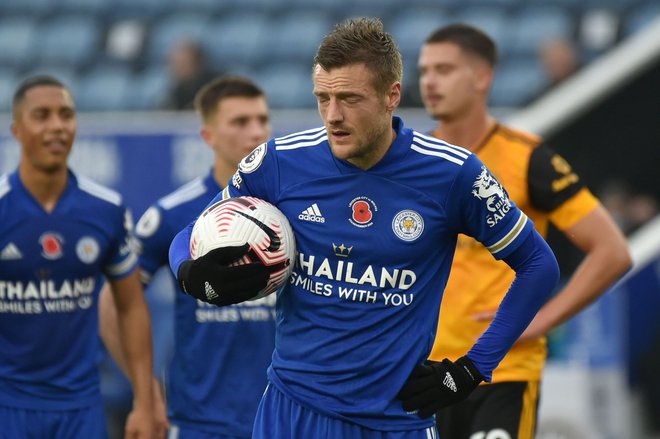 Jamie Vardy blesti v majici ta čas vodilnega angleškega kluba Leicester Cityja. FOTO: Rui Vieira/AFP