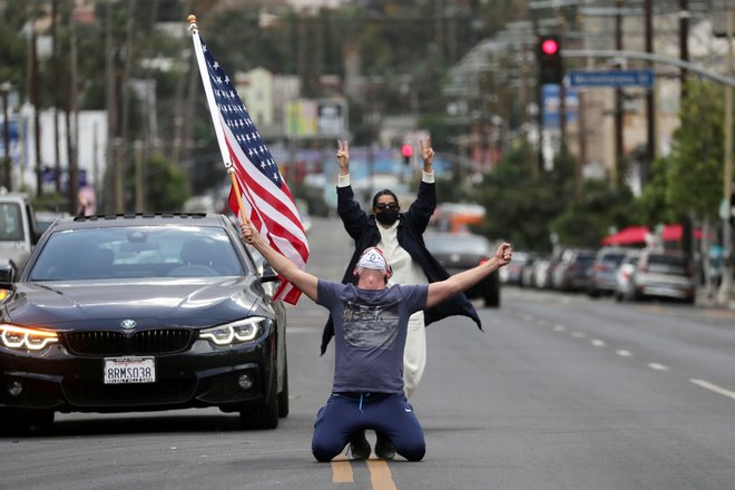 Namesto da Američani dvomijo v demokratični proces v ZDA, bi bilo bolje, da bi mu zaupali in razumeli, da uradni rezultati potrebujejo čas in preverjanje.&nbsp;FOTO: David Swanson/Reuters