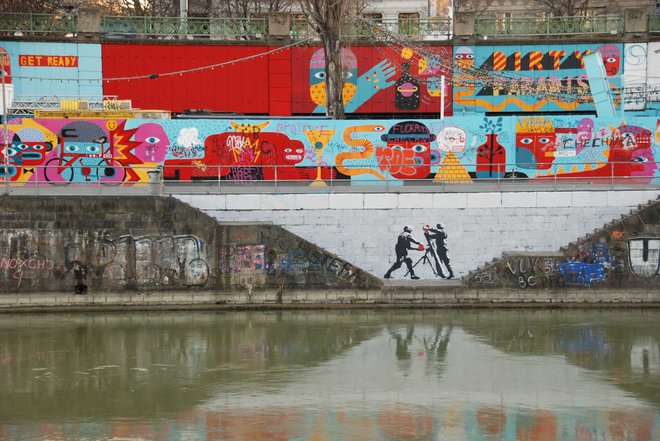Obrežje kanala Donave, ki teče skozi središče Dunaja, je v celoti namenjeno ulični umetnosti in grafitom. FOTO: Nina Granda