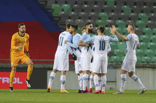 Slovenska nogometna reprezentanca ni premagala Azerbajdžana, toda še pšestič zapored ni izgubila.&nbsp; FOTO: Jože Suhadolnik