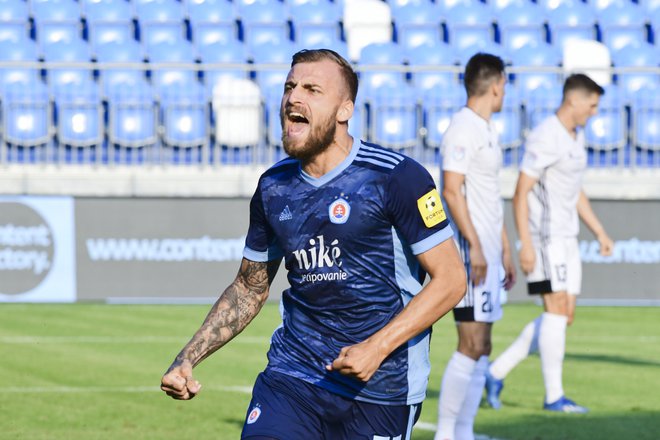 Žan Medved je prinesel Sloveniji gol za končnih 1:1. FOTO: Slovan Bratislava