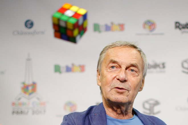 Ernu Rubiku je izum prinesel svetovno slavo. FOTO: Stephane Mahe/Reuters