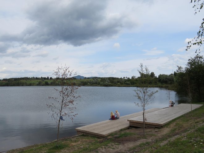 Naraščanje gladine so preprečili, zdaj nameravajo Kočevsko jezero še očistiti. Foto Simona Fajfar