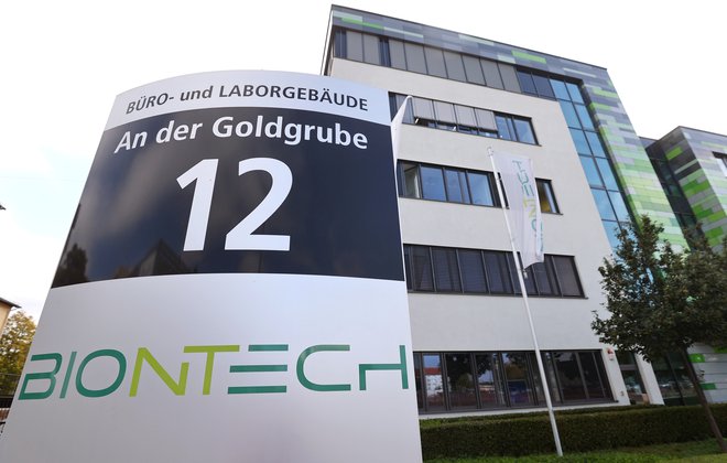 Biotehnološko podjetje BioNTech ima sedež v Mainzu ob reki Ren, v Nemčiji bodo izdelali tudi velik del cepiva za Evropo. FOTO: Kai Pfaffenbach/Reuters