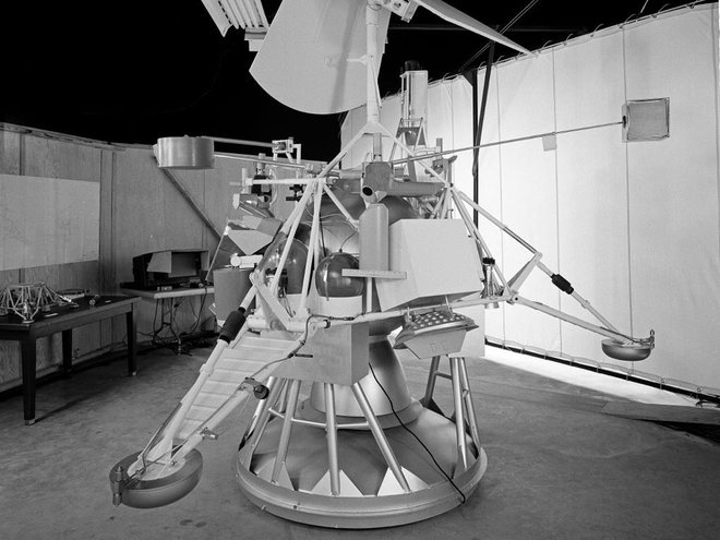 Pristajalnik Surveyor. FOTO: Nasa/jpl-caltech