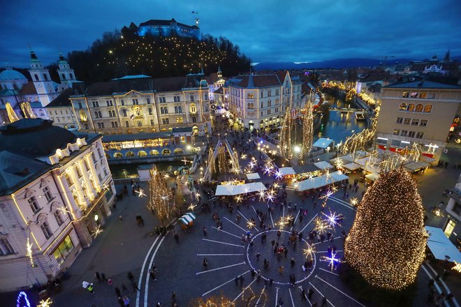 Božično-novoletna Ljubljana bo zasvetila zadnji novembrski petek, vodilna tema ranljivosti in trdoživosti življenja je letos še posebej aktualna. FOTO: Leon Vidic