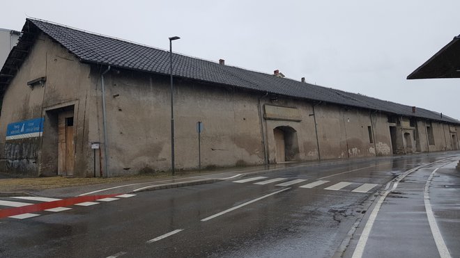 Skladišče Libertas ob koprski severni obvoznici je zavarovano kot tehniška dediščina. V prihodnje naj bi tam redno organizirali kulturne dogodke. FOTO:&nbsp; Mestna občina Koper