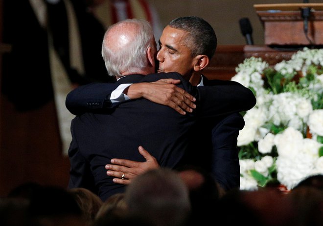 Barack Obama je pomagal tudi podpredsedniku, zdaj novoizvoljenemu predsedniku Joeju Bidnu. FOTO: Reuters