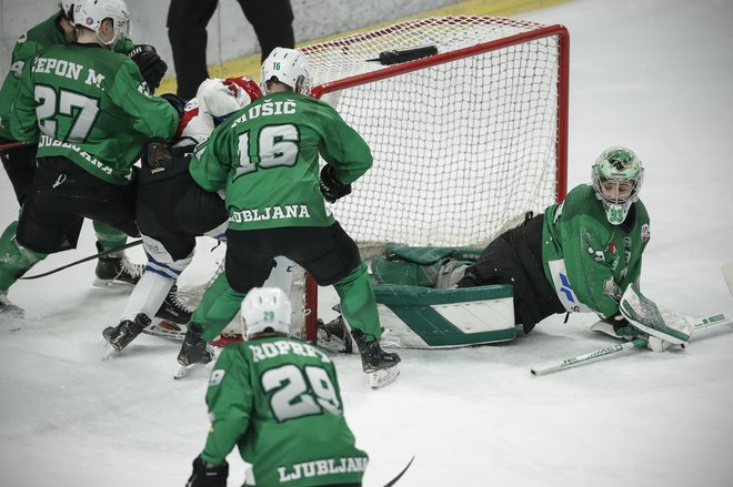 Ljubljančani so se v tekmovalni ritem v hokejski Alpski ligi vrnili s prepričljivo zmago proti Vipitenu. FOTO: Uroš Hočevar/Delo