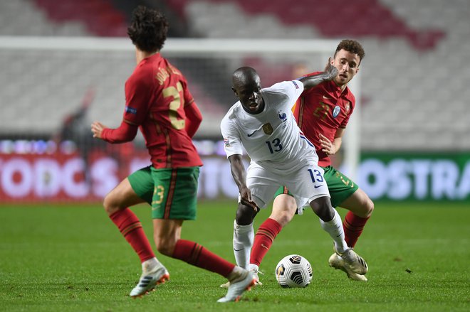 N&#39;Golo Kante je šele drugič zabil za galske peteline, a je z golom evropskim prvakom Portugalcem onemogočil ubranitev naslova v ligi narodov. FOTO: Patricia De Melo Moreira/AFP