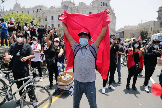 Odstavitev predsednika je v Limi sprožila množične proteste, ki so trajali več dni. FOTO: Sebastian Castaneda/Reuters