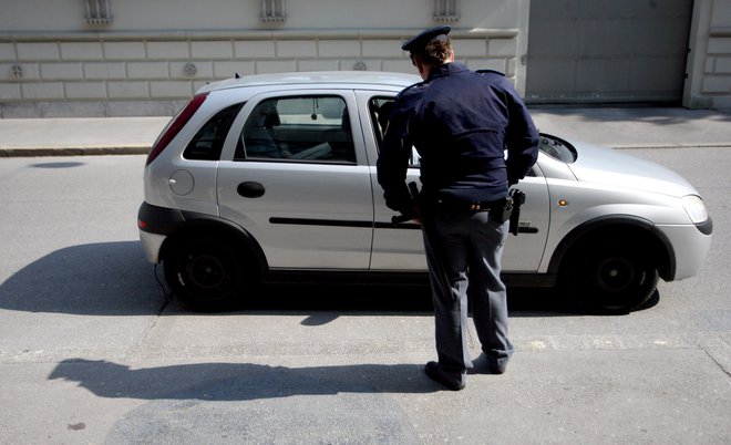 Policisti vsako leto zasežejo kar okoli 3500 vozil. FOTO: Roman Šipić/Delo