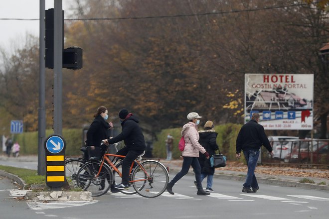 Predstavniki stroke pravijo, da vrh epidemije še ni dosežen. FOTO:&nbsp;Leon Vidic/Delo