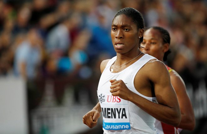 Caster Semenya ima zaradi prirojene napake povišane vrednosti testosterona, ki za nekajkrat presegajo normalne. FOTO: Denis Balibouse/Reuters