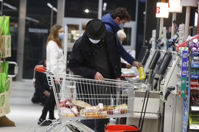 Razglasitev epidemije je lahko preklicana kadarkoli. FOTO: Leon Vidic/Delo