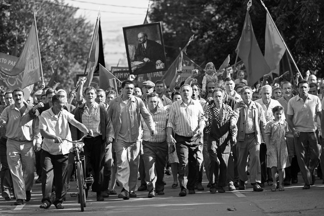 Film <em>Dragi tovariši </em><em>r</em>azkriva neizmerno lahkotnost nasilja države nad državljani. FOTO: Saša Gusov