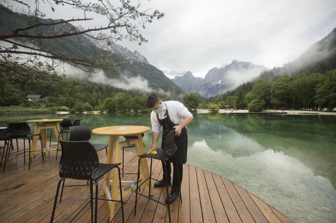 V razmerah, ki jih turizmu predpisujejo pravila za omejevanje pandemije covida-19, je nemogoče, da bi ta gospodarska panoga poslovala upešno &ndash; in preživela še nekaj mesecev brez pomoči. Foto Jure Eržen