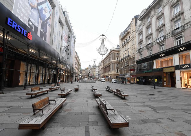 Prazne dunajske ulice. FOTO: Helmut Fohringer/AFP