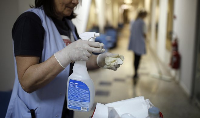 Smisel nove formule izračuna je zagotavljanje razmer za dostojno delo, menijo sindikati. FOTO: Blaž Samec/Delo