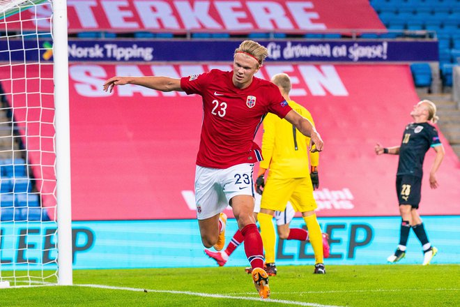 Erling Håland je pri 20 letih norveški nogometni junak. FOTO: Reuters
