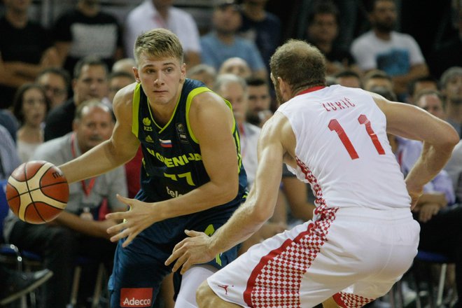 Luka Dončić zaradi obveznosti v ligi NBA ni dobil dovoljenja za tokratno igranje v slovenskem dresu. FOTO. Matija Djanješić/Cropix