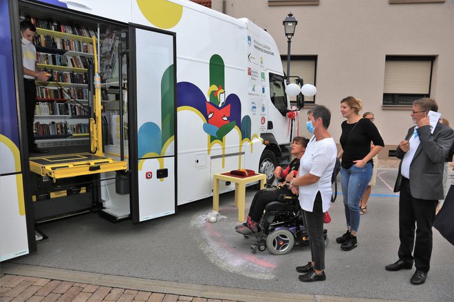 Projekt odgovarja na potrebe uporabnikov, saj gradi mrežo knjižnične dejavnosti v krajih, kjer je bila doslej nedostopna. FOTO: Goran Rovan