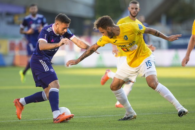 Zgodnji popoldanski dvoboj Brava in Maribora v Sp. Šiški, kamor se bo prvič po vrnitvi v Maribor, vrnil v minuli sezoni najboljši strelec Šiškarjev Aljoša Matko, bo uvodni v 12. kolu. FOTO: Jure Banfi