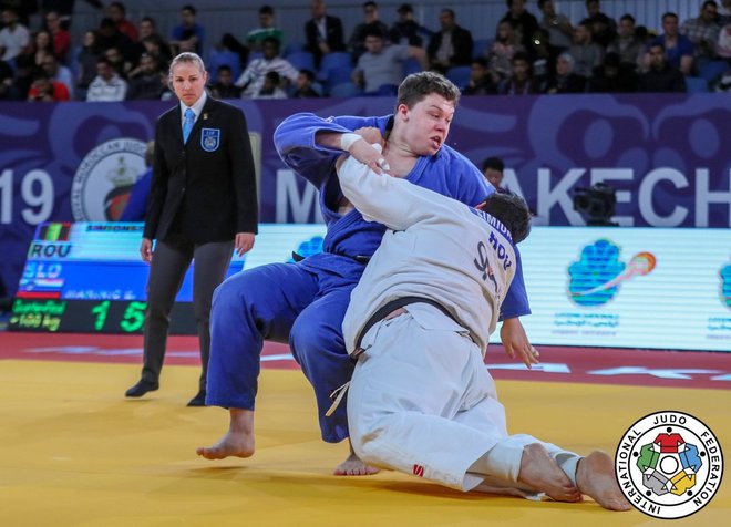 Enej Marinič (v modrem kimonu) se je hitro poslovil od evropskega prvenstva v Pragi. FOTO: Gabriela Sabau/IJF