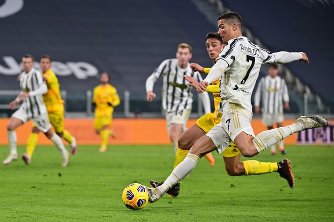 Cristiano Ronaldo je Juventus popeljal do zmage nad Cagliarijem. FOTO: Miguel Medina/AFP